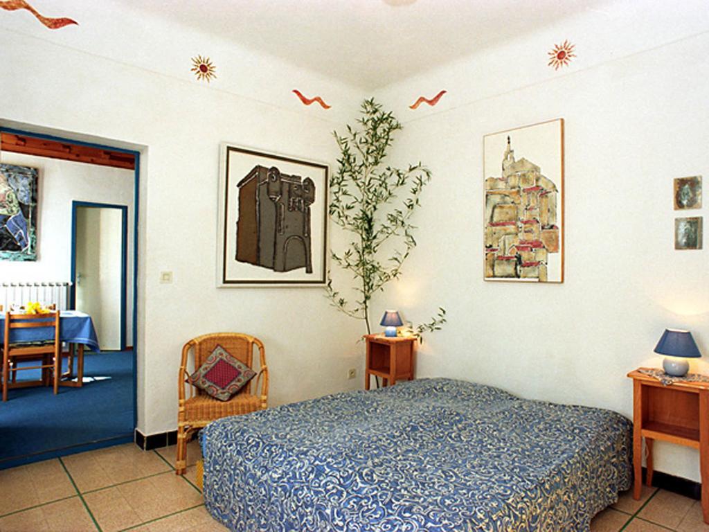 Mas De La Pomme De Pin Apartment Noves Room photo